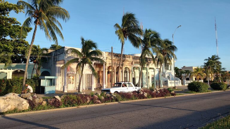 Kuba cz. 2 – korupcja, langusta i człowiek z molibdenu. 